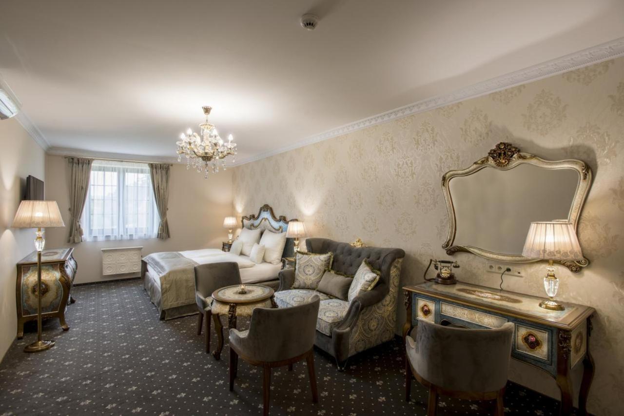 Chateau Sanov Sanov  エクステリア 写真