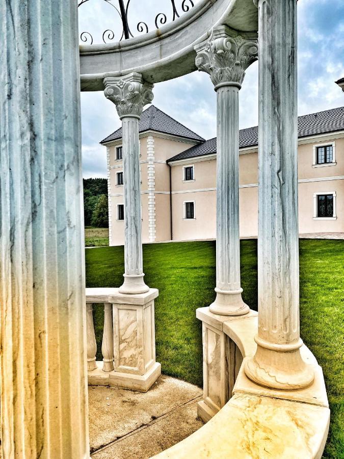 Chateau Sanov Sanov  エクステリア 写真